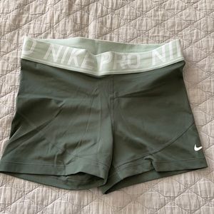 Nike Pro 3” Shorts Green Size L NWOT